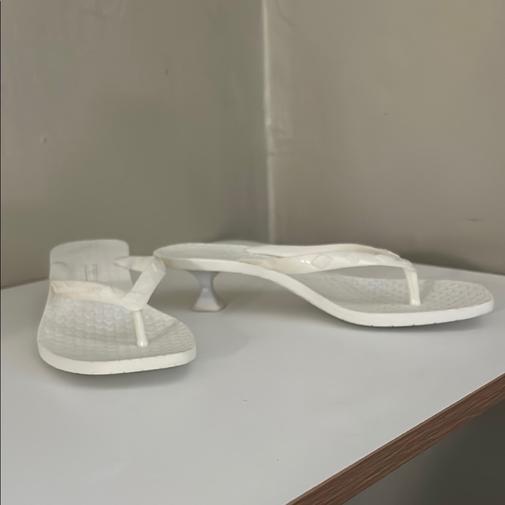 NWOT Sigerson Morrison White Heeled Sandals